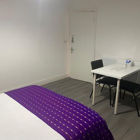 Sunrup Heathrow Apartment Feltham Екстериор снимка