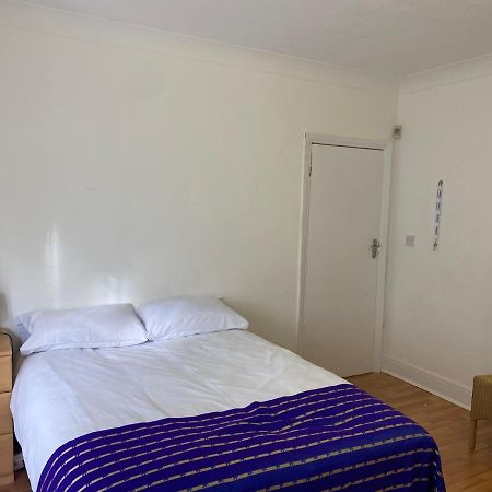Sunrup Heathrow Apartment Feltham Екстериор снимка