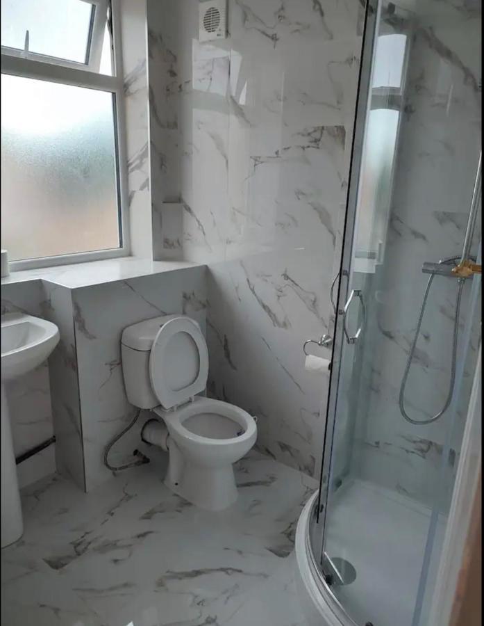 Sunrup Heathrow Apartment Feltham Екстериор снимка