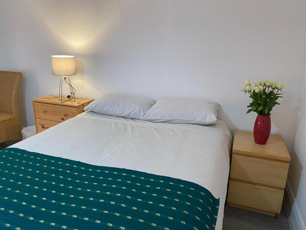 Sunrup Heathrow Apartment Feltham Екстериор снимка