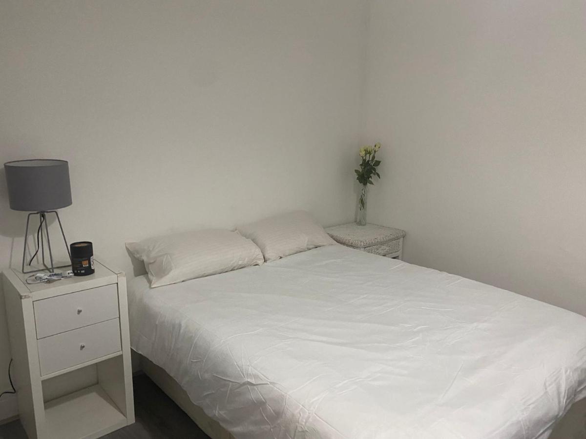 Sunrup Heathrow Apartment Feltham Екстериор снимка