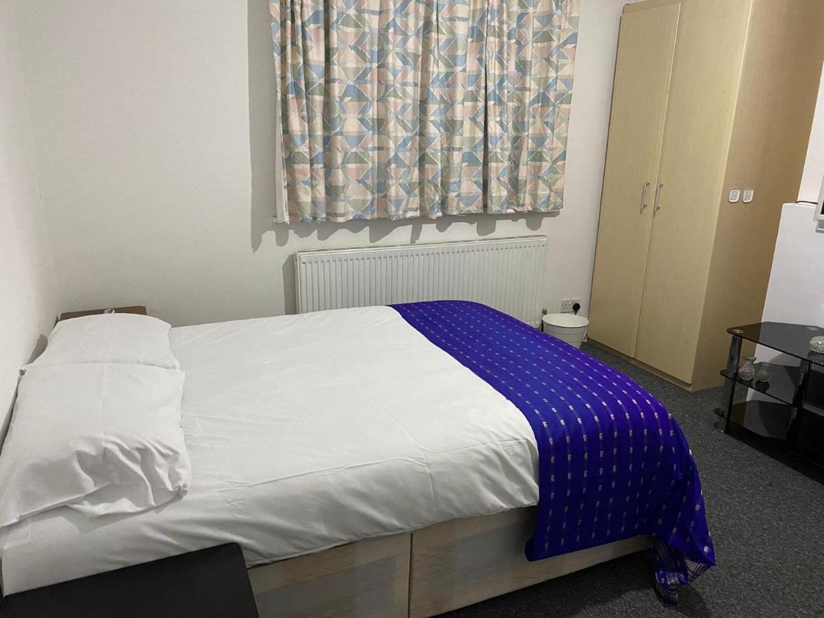 Sunrup Heathrow Apartment Feltham Екстериор снимка
