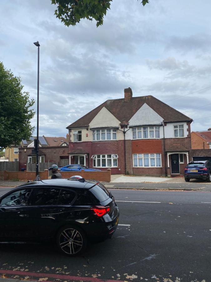 Sunrup Heathrow Apartment Feltham Екстериор снимка