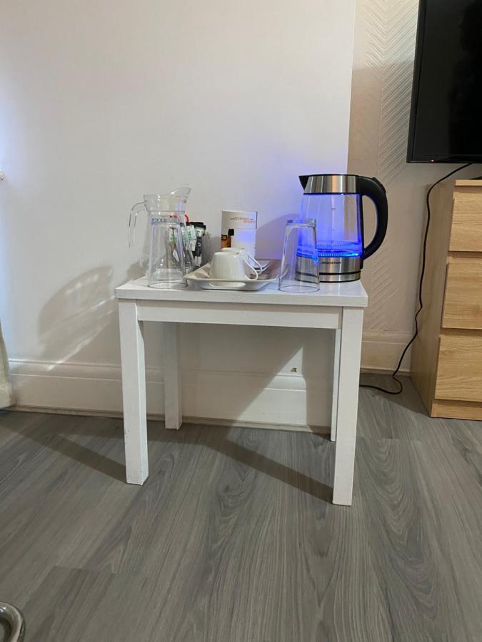 Sunrup Heathrow Apartment Feltham Екстериор снимка