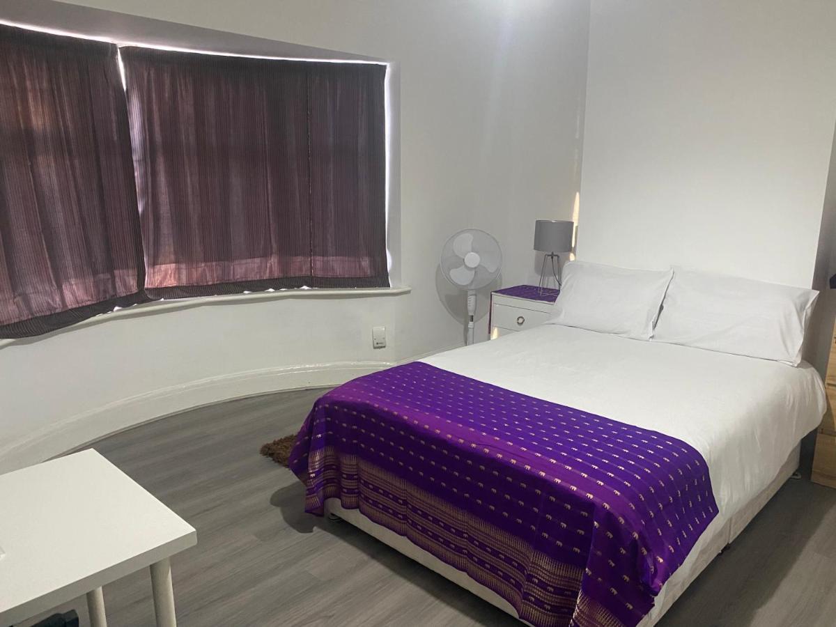 Sunrup Heathrow Apartment Feltham Екстериор снимка