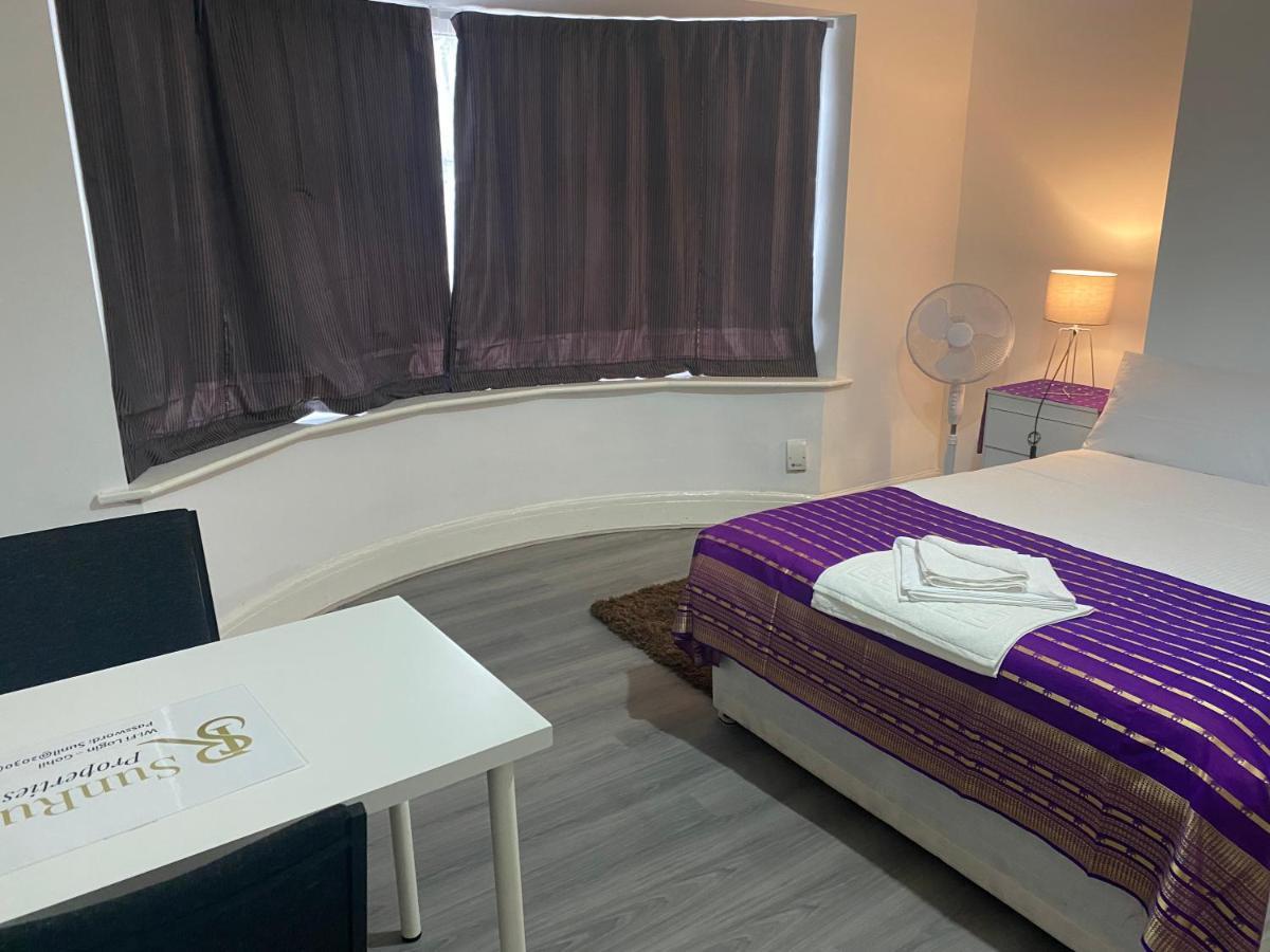 Sunrup Heathrow Apartment Feltham Екстериор снимка