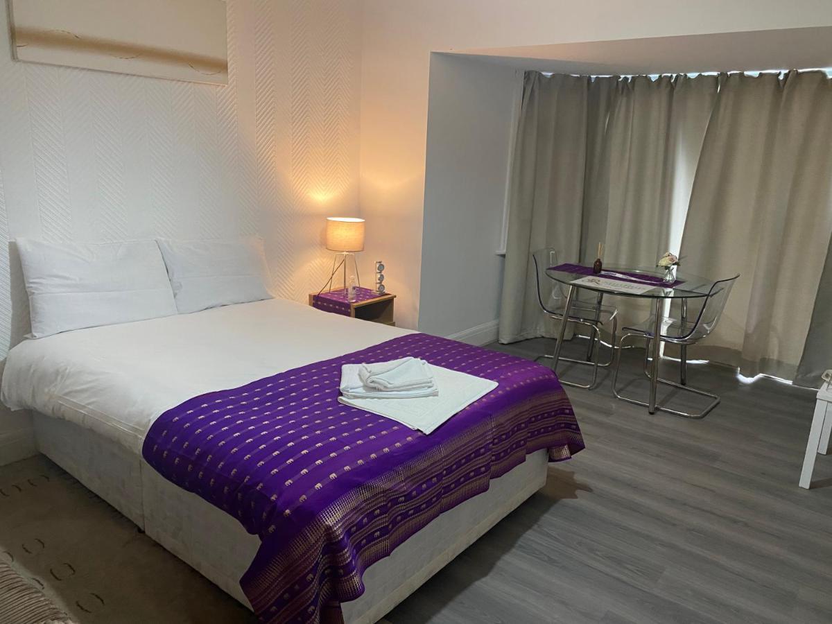 Sunrup Heathrow Apartment Feltham Екстериор снимка