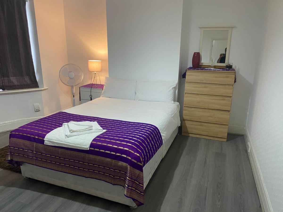 Sunrup Heathrow Apartment Feltham Екстериор снимка